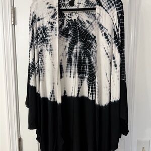 Livi Active Black and White Tie-Dye Tunic